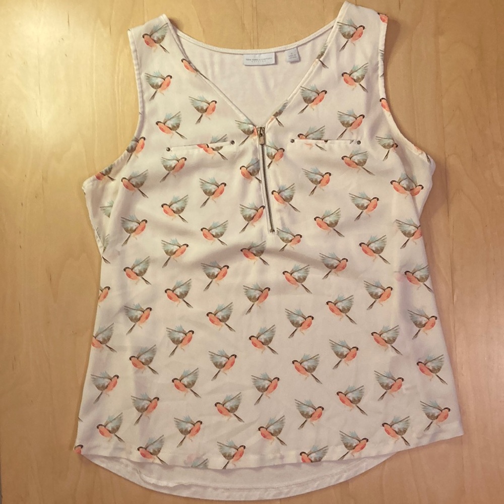 NEW YORK & COMPANY Sleeveless top. Size M.